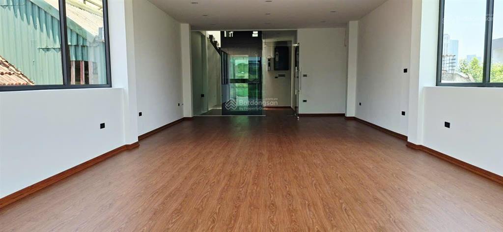 Cho thuê tòa nhà mặt phố trung kính. dt 90m2, xây 6 tầng. mt 5,2m. thông phòng, thang máy