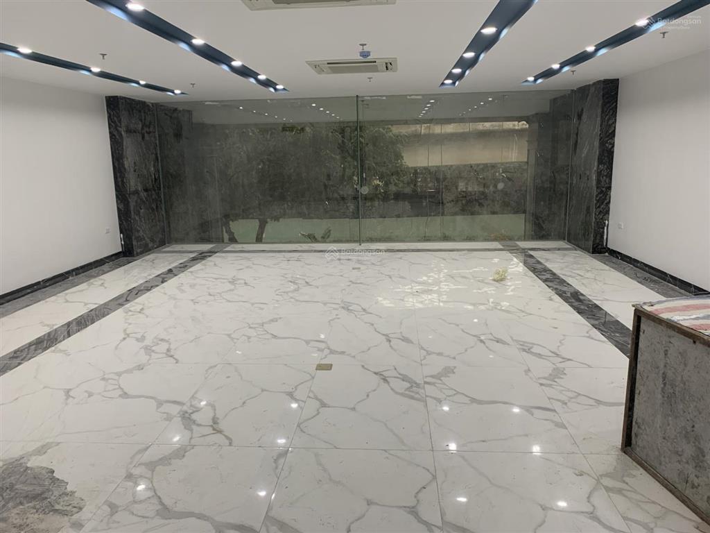 Bán tòa nhà mặt phố khuất duy tiến. dt 75m2, xây 8 tầng, mt 7,2m. có hầm, thang máy.