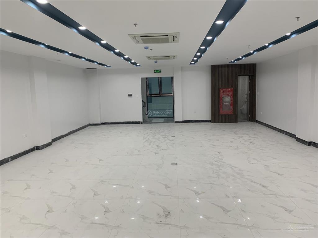 Bán tòa nhà mặt phố khuất duy tiến. dt 75m2, xây 8 tầng, mt 7,2m. có hầm, thang máy.