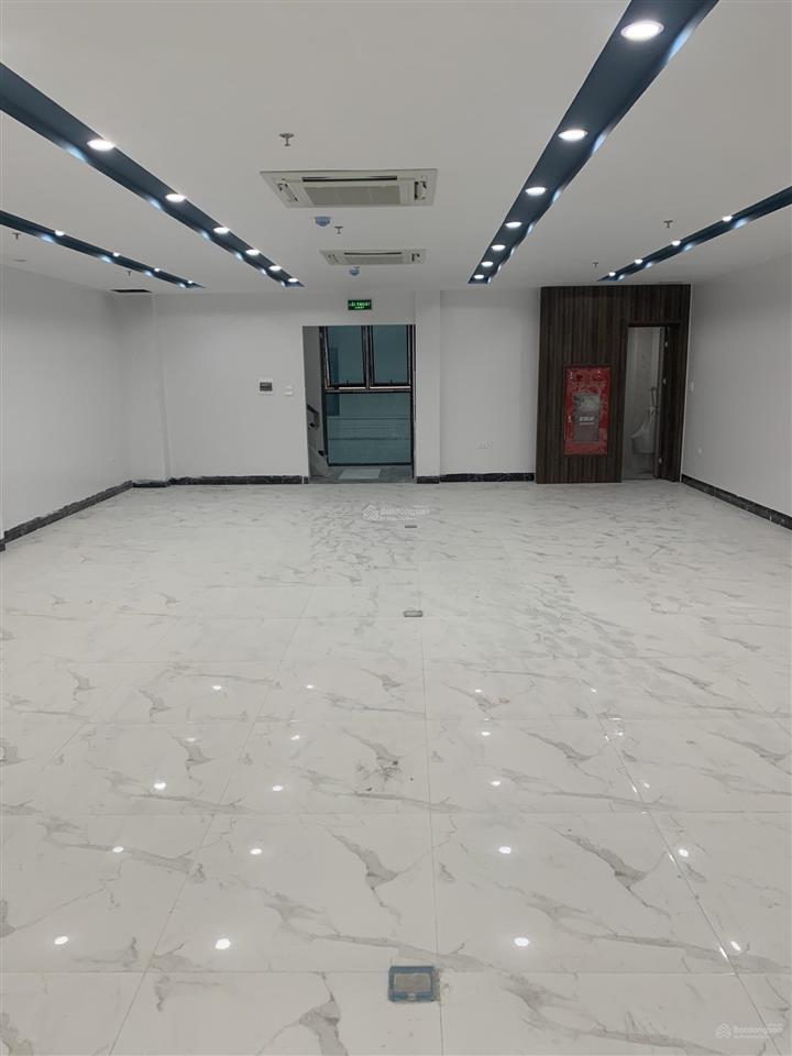 Bán tòa nhà mặt phố thọ tháp. dt 80m2, 7 tầng. mt 5m. thang máy. gần công viên cầu giấy