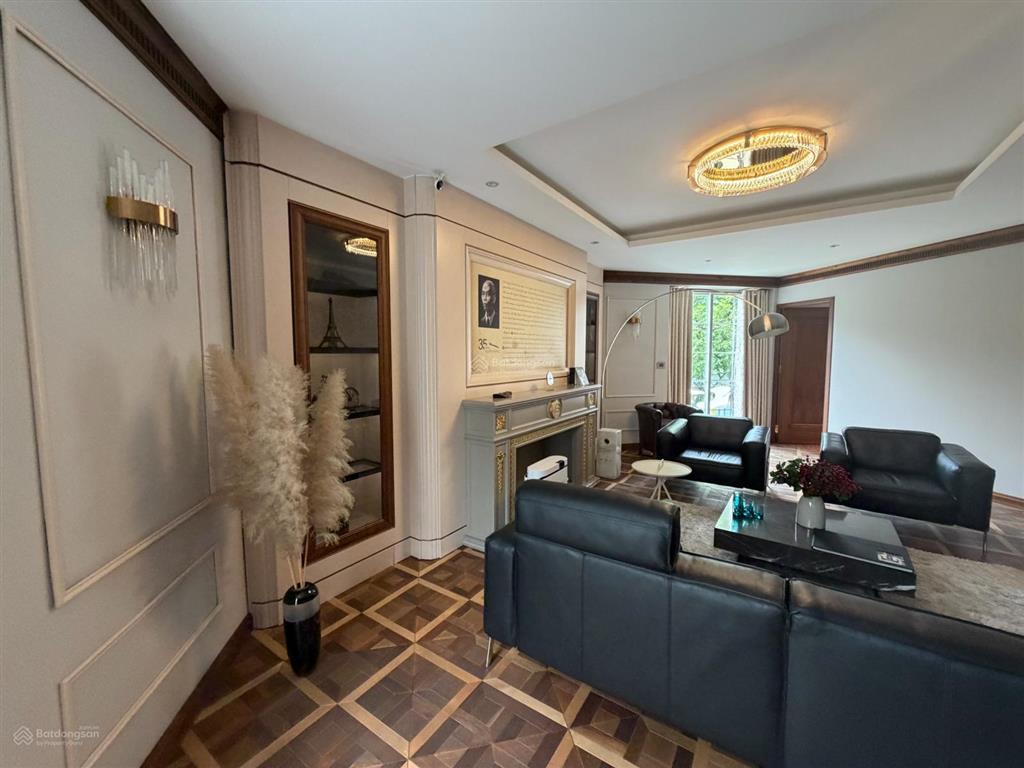 Bán biệt thự siêu vip kđt trung hòa nhân chính. lô góc 2 mặt phố. dt 307m2, nội thất xịn