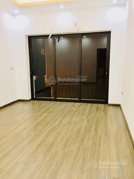 Bán nhà tại khu hoa bằng, yên hòa. dt 50m2, lô góc, 3 tầng. cách phố 30m. ngõ thông thoáng