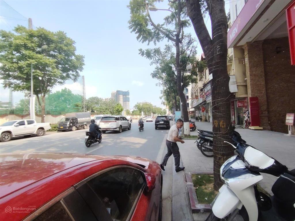 Bán nhà mặt phố lê trọng tấn, dt 66m2, xây 3,5 tầng. vỉa hè rộng thênh thang. kd sầm uất
