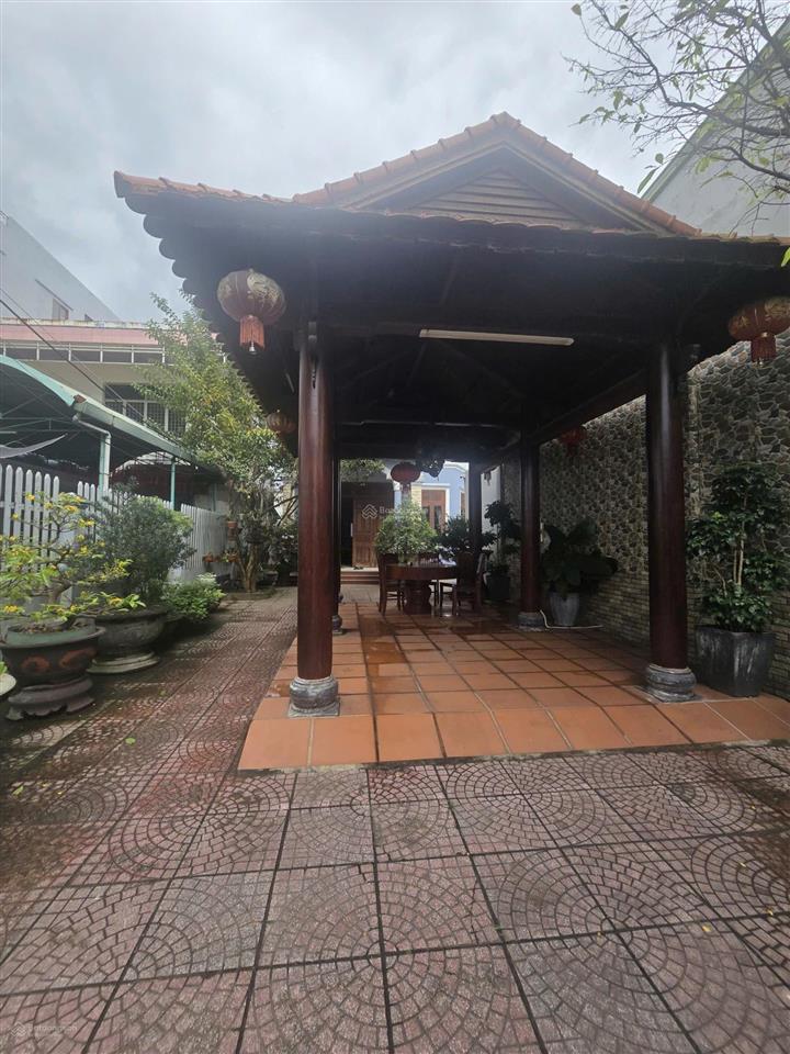 Bán biệt thự mặt tiền cách mạng tháng 8, dt đất 309m2, dtxd 300m2, 2 tầng noiij thất cao cấp ,22 tỷ