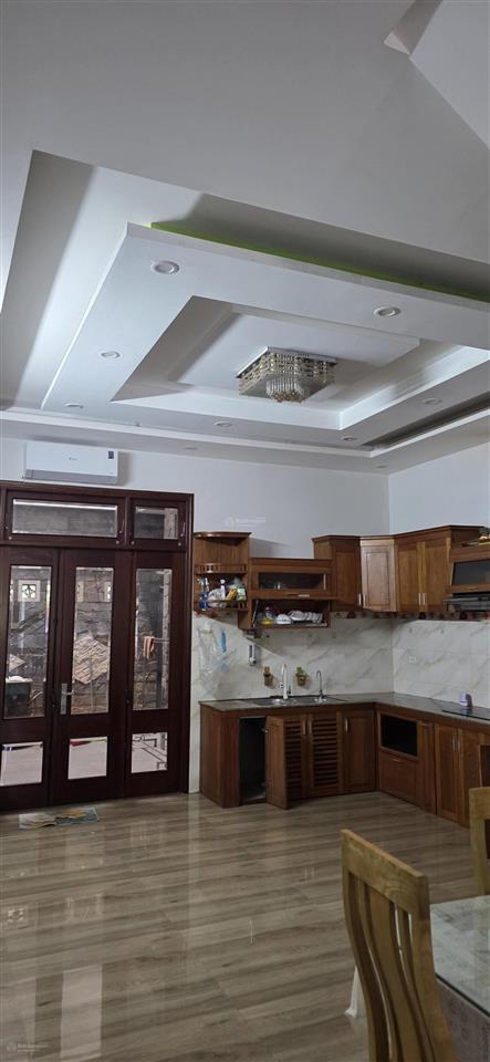 Cho thuê nhà nguyên căn 4 tầng vip, đường nguyễn phong sắc, nội thất đẹp, 4 phòng ngủ khép kín