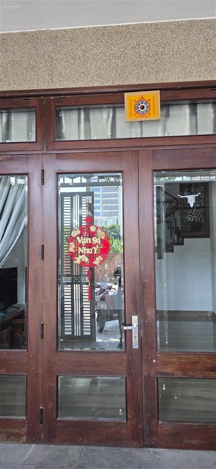 Cho thuê nhà nguyên căn 4 tầng vip, đường nguyễn phong sắc, nội thất đẹp, 4 phòng ngủ khép kín