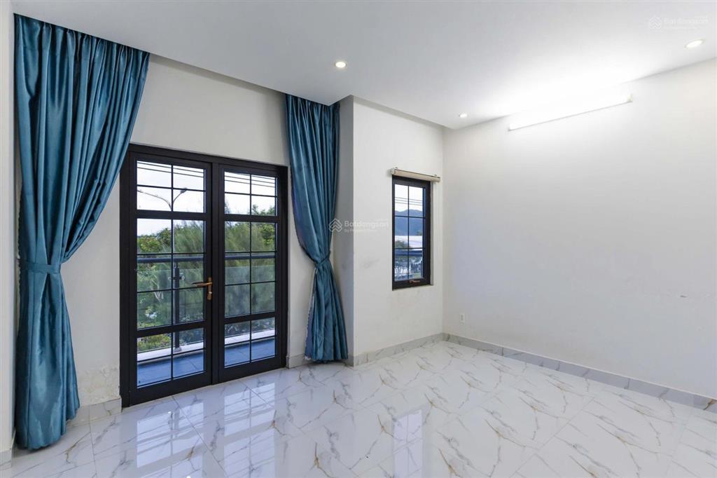 Bán liền kề hoàn thiện full nội thất đường mê linh dự án bàu tràm lakeside view hồ, giá 7,5 tỷ