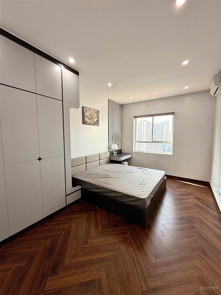 Bán căn hộ hoàng đạo thuý  lê văn lương 3pn full nt , sẵn sổ , ở được ngay