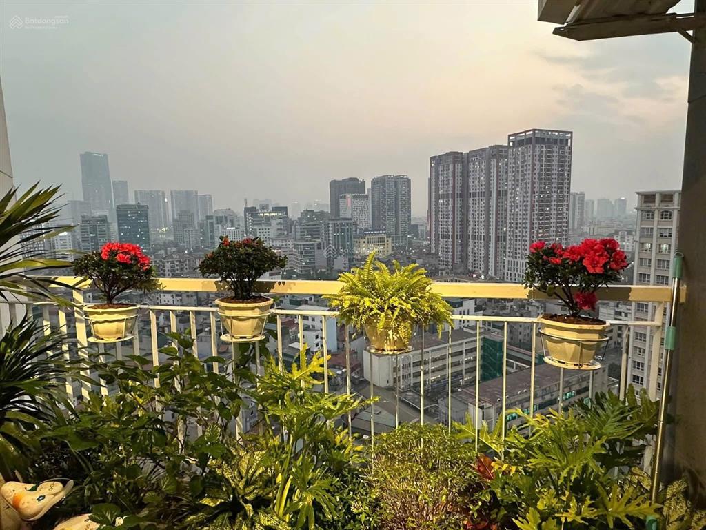 Bán căn hộ chính chủ tòa 173 xuân thủy 3pn, sẵn sổ 8 tỷ