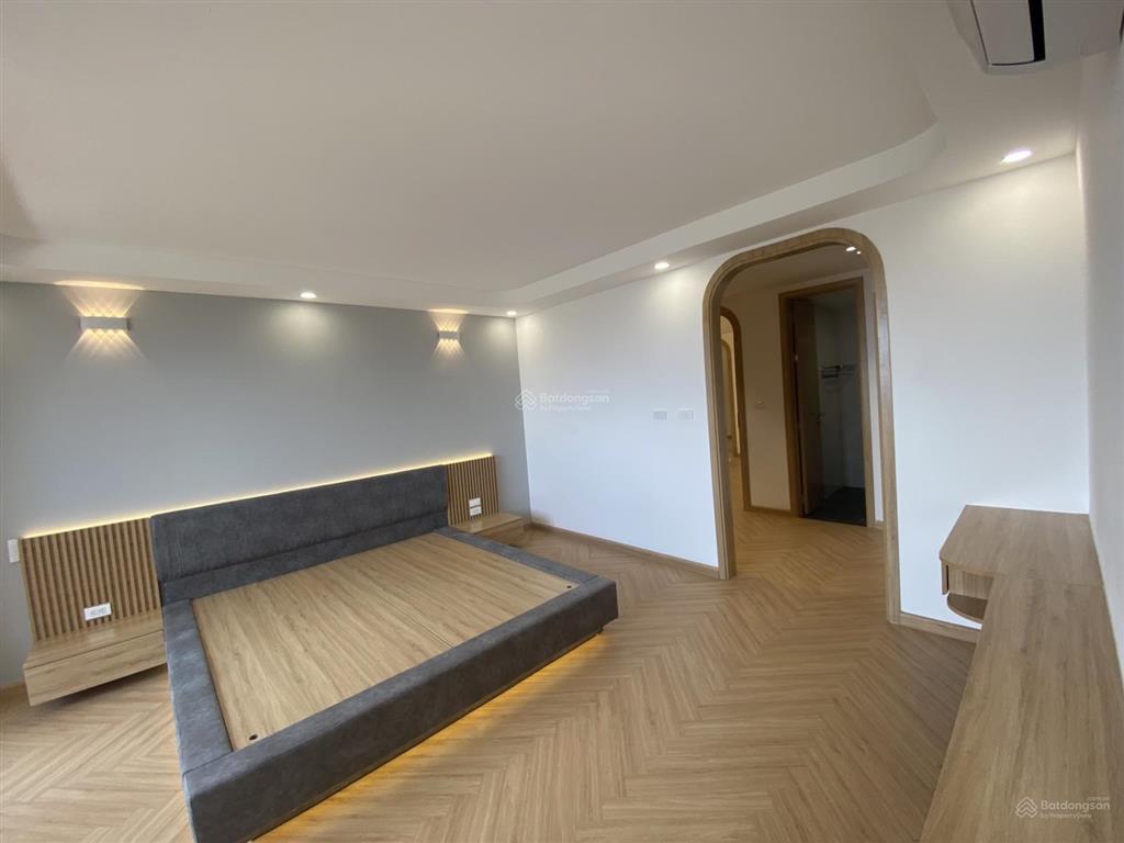 Bán căn hộ 101 láng hạ, 162 m², căn góc, 3 ngủ, ban công đông nam, mát, giá 77 triệu/m2