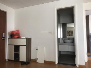 Chính chủ cần bán căn hộ 126 tòa nhà n09 b2 mặt đường nguyễn văn huyên 2,5 view chính diện cv c giấ