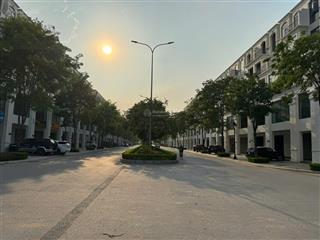 Chính chủ cho thuê nhà thô 100m2 tiện làm kho, bán hàng, xưởng may, ở ngay, hđ dài hạn giá 12tr/th