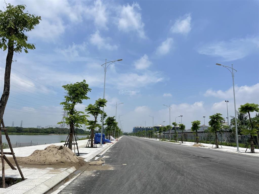 Bán liền kề giai đoạn 3 đường to giá 26,8 tỷ  0969 534 ***