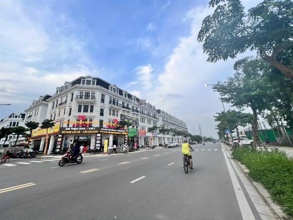 Bán liền kề giai đoạn 3 đường to giá 26,8 tỷ  0969 534 ***