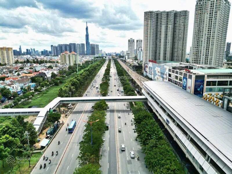 Mặt tiền nam hoà q9 vị trí ngay ga metro dt858m full thổ cư (20x52) nở hậu 23m xây dựng 17 tầng.