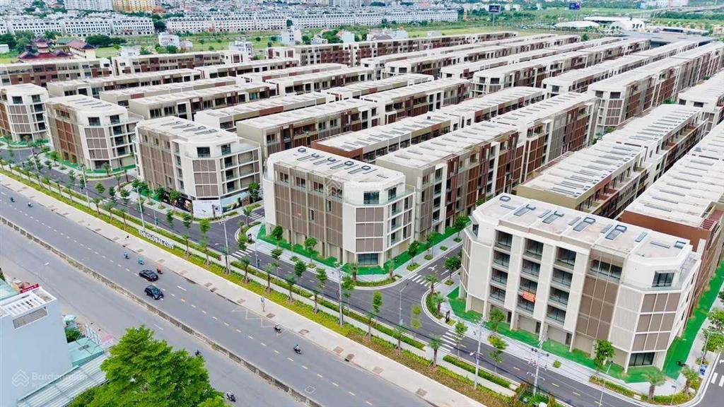 Bán căn nhà phố mặt tiền đỗ xuân hợp the global city