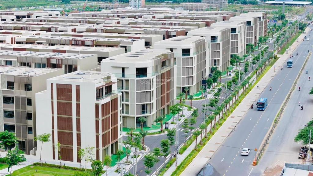 Bán căn nhà phố mặt tiền đỗ xuân hợp the global city