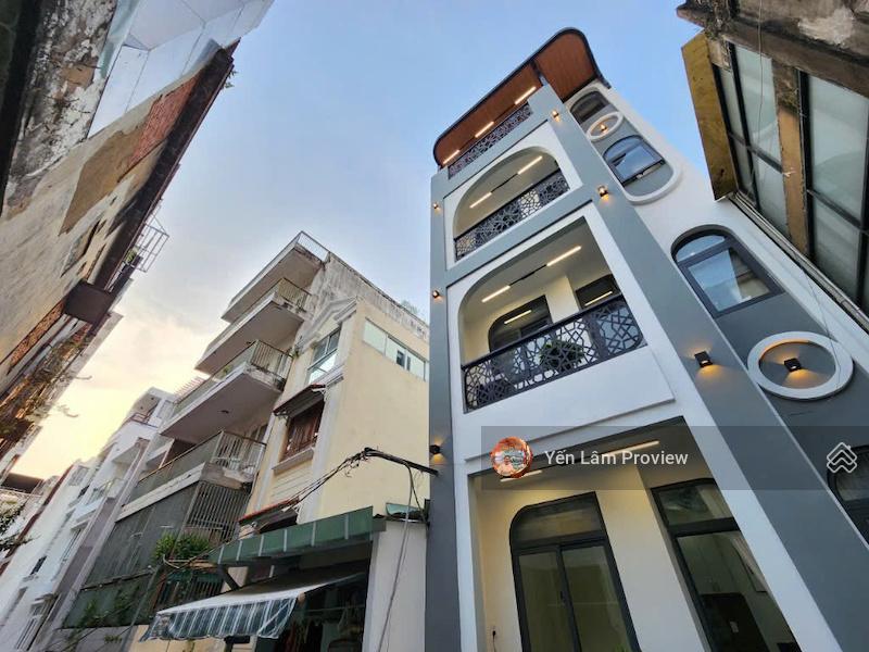 Bán toà chdv ngay chợ bến thành, 85m2 đất, 5 tầng, có thang máy, 14 phòng