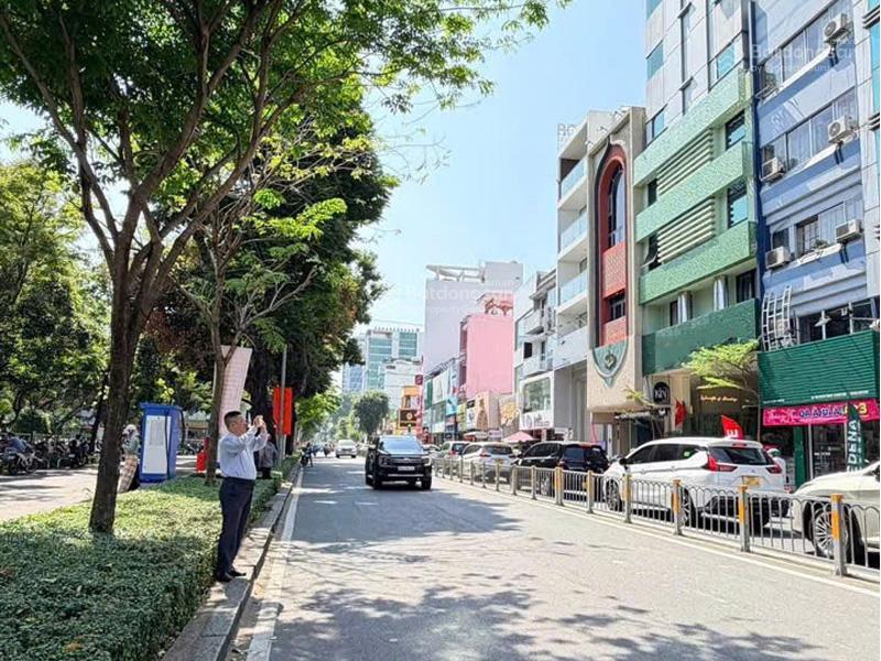 Bán building hai bà trưng q3, đối diện cv lê văn tám, 224,8 m2, có thang máy
