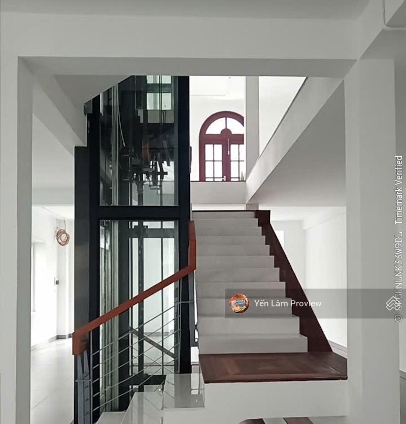 Cho thuê biệt thự căn góc saigon pearl, diện tích 10x21m, có thang máy, nhà mới tinh