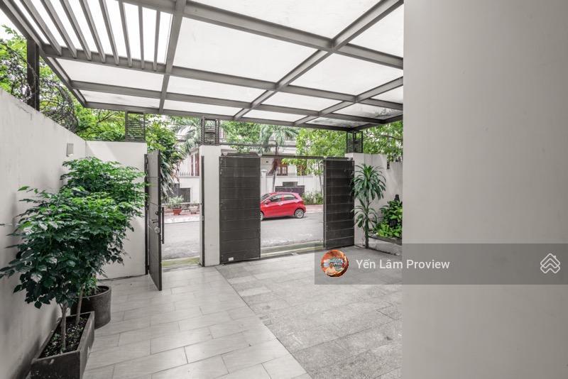 Cho thuê biệt thự thảo điền, 10x20m, 3 tầng, 5pn, sân vườn đẹp, nhà hoàn thiện