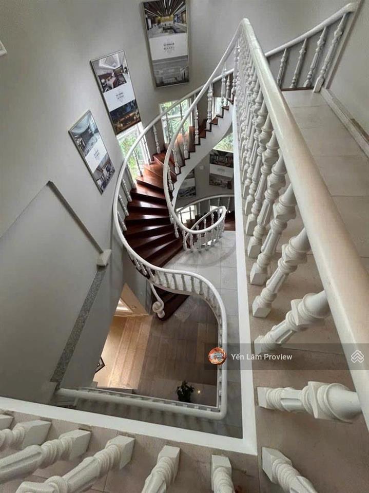 Cho thuê biệt thự thảo điền, 3 tầng, 421m2, 5pn, hồ bơi + sân vườn đẹp
