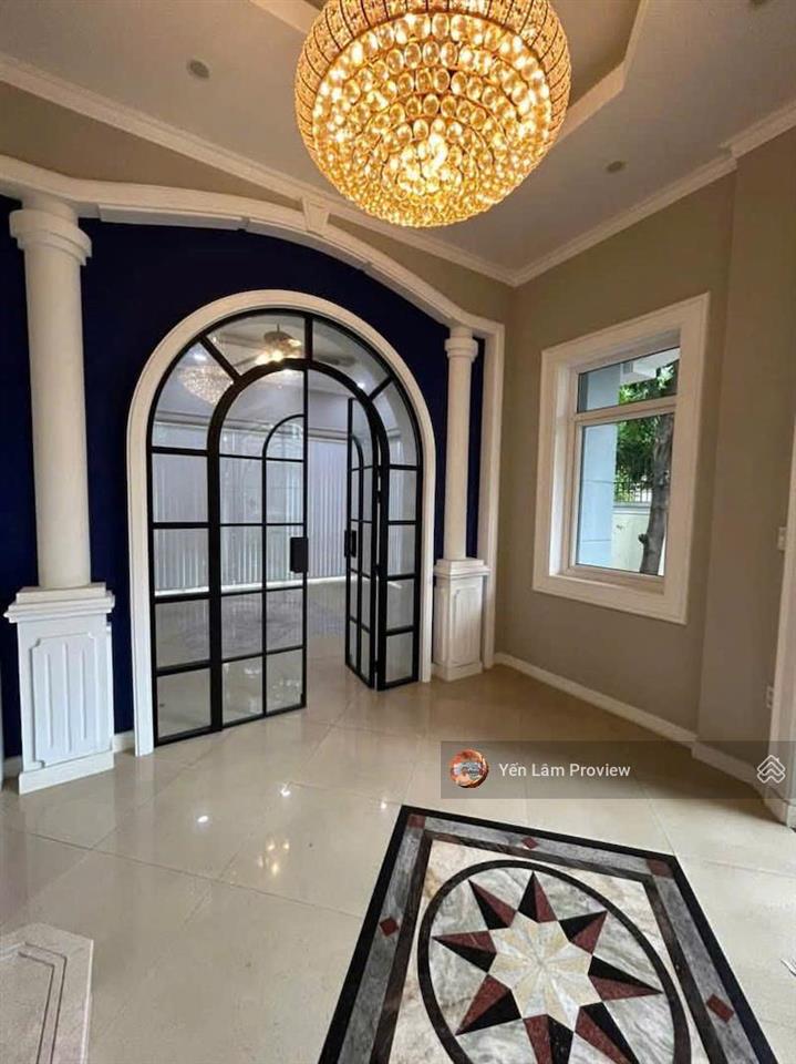 Cho thuê biệt thự thảo điền, 3 tầng, 421m2, 5pn, hồ bơi + sân vườn đẹp