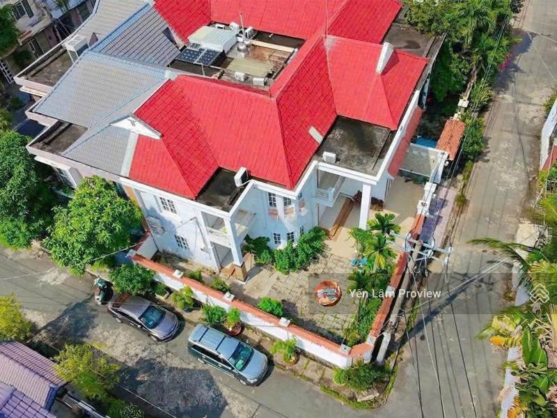 Bán biệt thự góc 2 mặt tiền trần não, 232m², sân vườn đẹp, 2 tầng, giá 54 tỷ