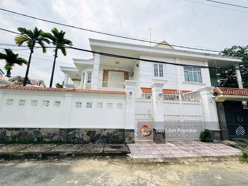 Bán biệt thự góc 2 mặt tiền trần não, 232m², sân vườn đẹp, 2 tầng, giá 54 tỷ