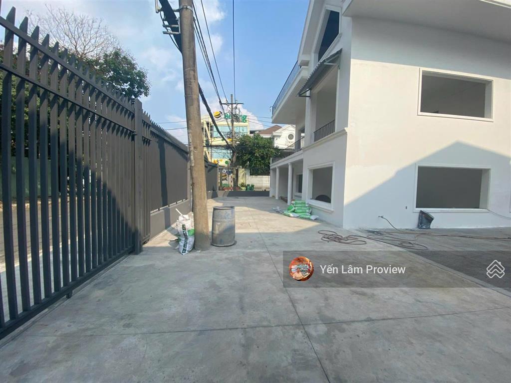 Cho thuê gấp nhà mặt phố đoàn hữu trưng, 125 triệu, 525 m2, 6 phòng lớn, không nội thất