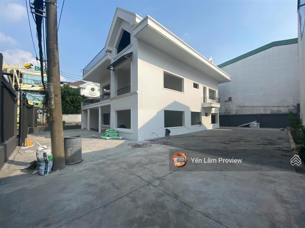 Cho thuê gấp nhà mặt phố đoàn hữu trưng, 125 triệu, 525 m2, 6 phòng lớn, không nội thất