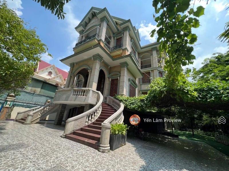 Cho thuê biệt thự mt nguyễn văn hưởng, dt 1300m2, 3 tầng, gồm 17p, hồ bơi