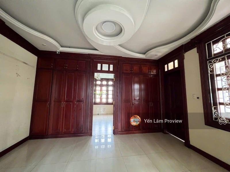Cho thuê biệt thự mt nguyễn văn hưởng, dt 1300m2, 3 tầng, gồm 17p, hồ bơi