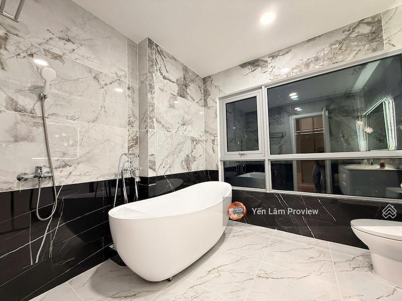 Bán penthouse vinhomes central park tòa c2 căn góc 3pn, 150m2, giá cực sốc