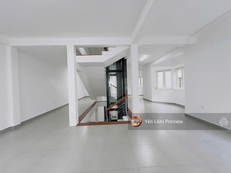 Cho thuê biệt thự saigon pearl căn góc, có thang máy, 10x21m, 4 tầng, giá 120 tr/th