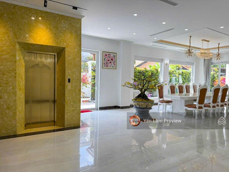 Bán villa góc 2mt nguyễn văn hưởng thảo điền, 777 m², hồ bơi sân vườn, 2 lầu