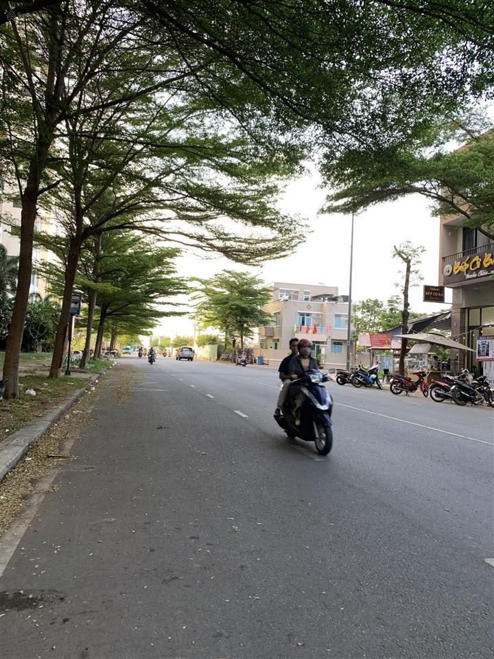 Chính chủ cần bán đất 2 mặt tiền bạch đông ôn giá 300 triệu/m2  0932 069 ***