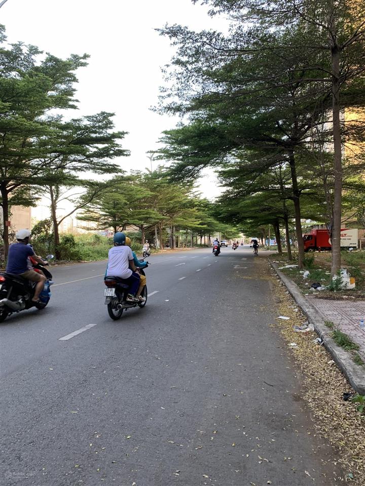 Chính chủ cần bán đất 2 mặt tiền bạch đông ôn giá 300 triệu/m2  0932 069 ***