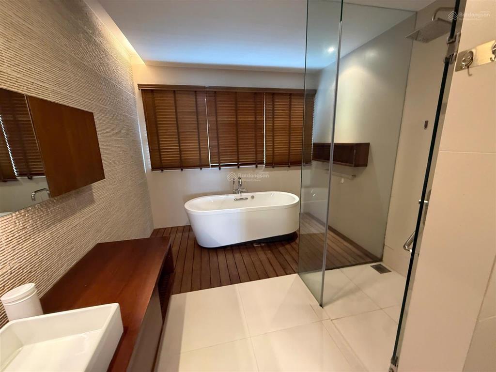 Cho thuê nhà biệt thự saigon pearl, 450m² sàn, 1 hầm 1 trệt 3 lầu 99 triệu/tháng t1.2025 ntdd