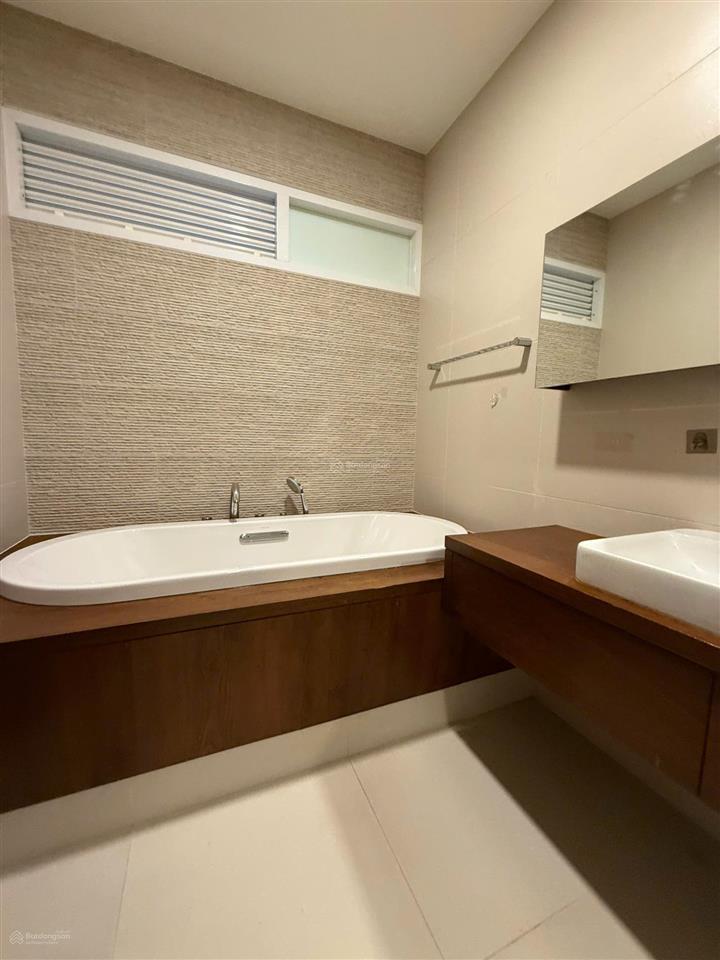 Cho thuê nhà biệt thự saigon pearl, 450m² sàn, 1 hầm 1 trệt 3 lầu 99 triệu/tháng t1.2025 ntdd