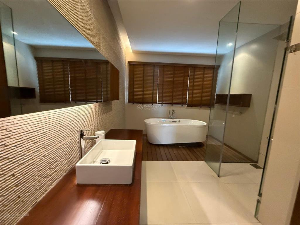 Cho thuê nhà biệt thự saigon pearl, 450m² sàn, 1 hầm 1 trệt 3 lầu 99 triệu/tháng t1.2025 ntdd