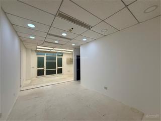 Cho thuê mặt bằng tầng trệt shophouse the manor, 49 triệu, 103m2 căn góc 3 mặt tiền sàn trống suốt