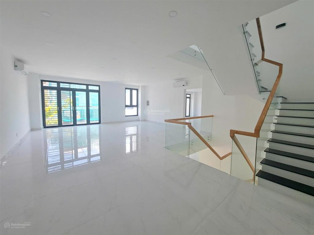 Cho thuê tòa nhà văn phòng khu an phú new city 1000m2 sàn 150 triệu