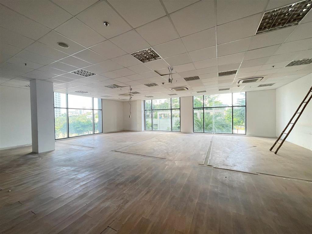 Cho thuê nguyên sàn shophouse masteri thảo điền 632m2 / sàn 0932 069 ***