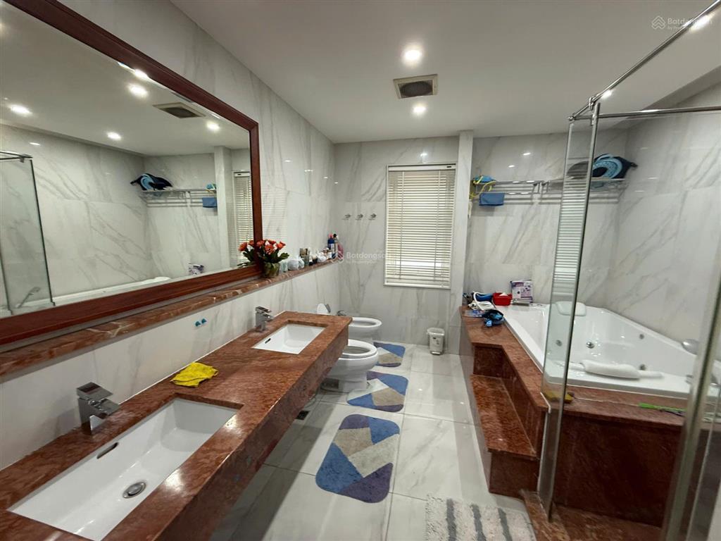 Cho thuê biệt thự tại saigon pearl, ở / làm văn phòng 236 triệu, hơn 1000m2 sàn sử dụng, 9pn, 9wc