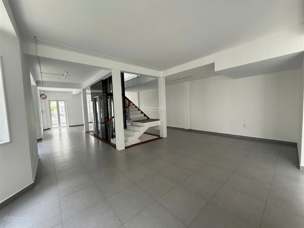Cho thuê villa saigon pearl  căn góc đẹp, thiết kế hiện đại