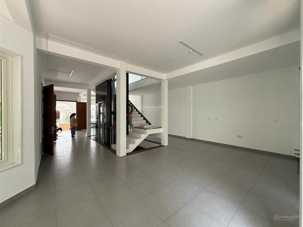 Cho thuê villa saigon pearl  căn góc đẹp, thiết kế hiện đại