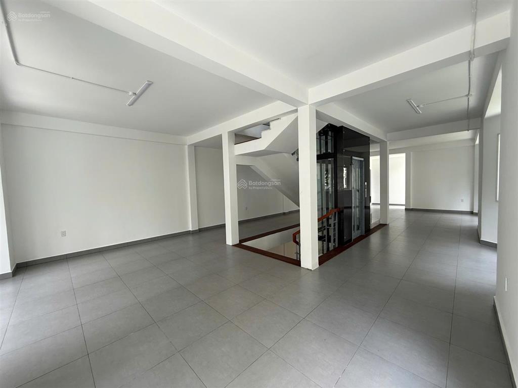 Cho thuê villa saigon pearl  căn góc đẹp, thiết kế hiện đại