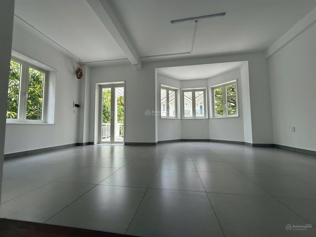 Cho thuê villa saigon pearl  căn góc đẹp, thiết kế hiện đại