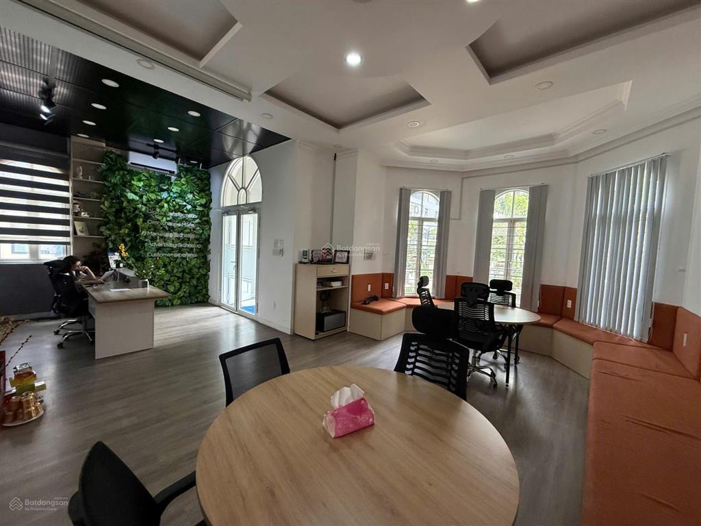Cho thuê mặt bằng văn phòng 100m2 tầng trệt khu villa saigon pearl giá 40 triệu